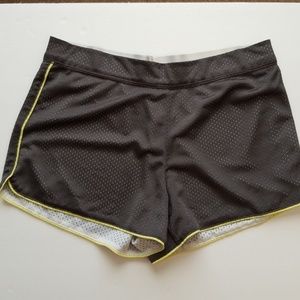 Reversible athletic shorts
